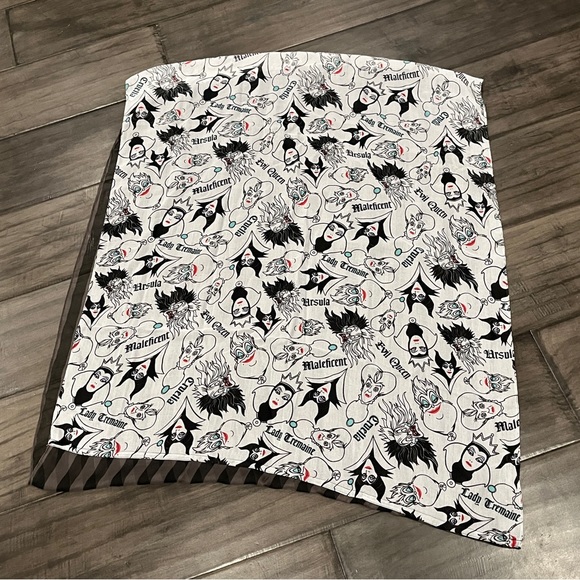 Disney Villains Animated Antagonists Scarf - Picture 5 of 11